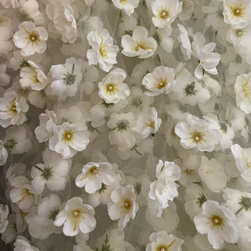 Breathtaking 12.5ft Long Bridal Designer 3D Flower Cathedral Veil with Comb 🤩💒 - Picture 9 of 13